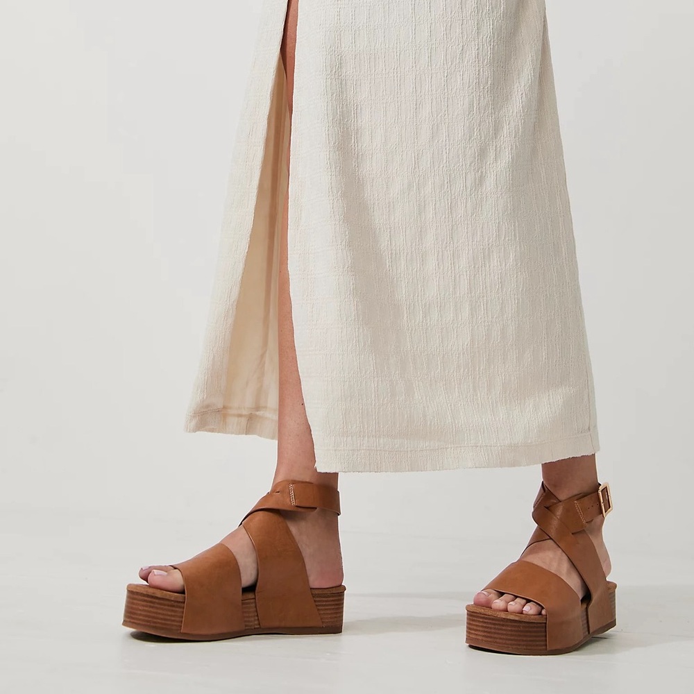 Kelsi Dagger Dune Buckle Sandals SZ 8